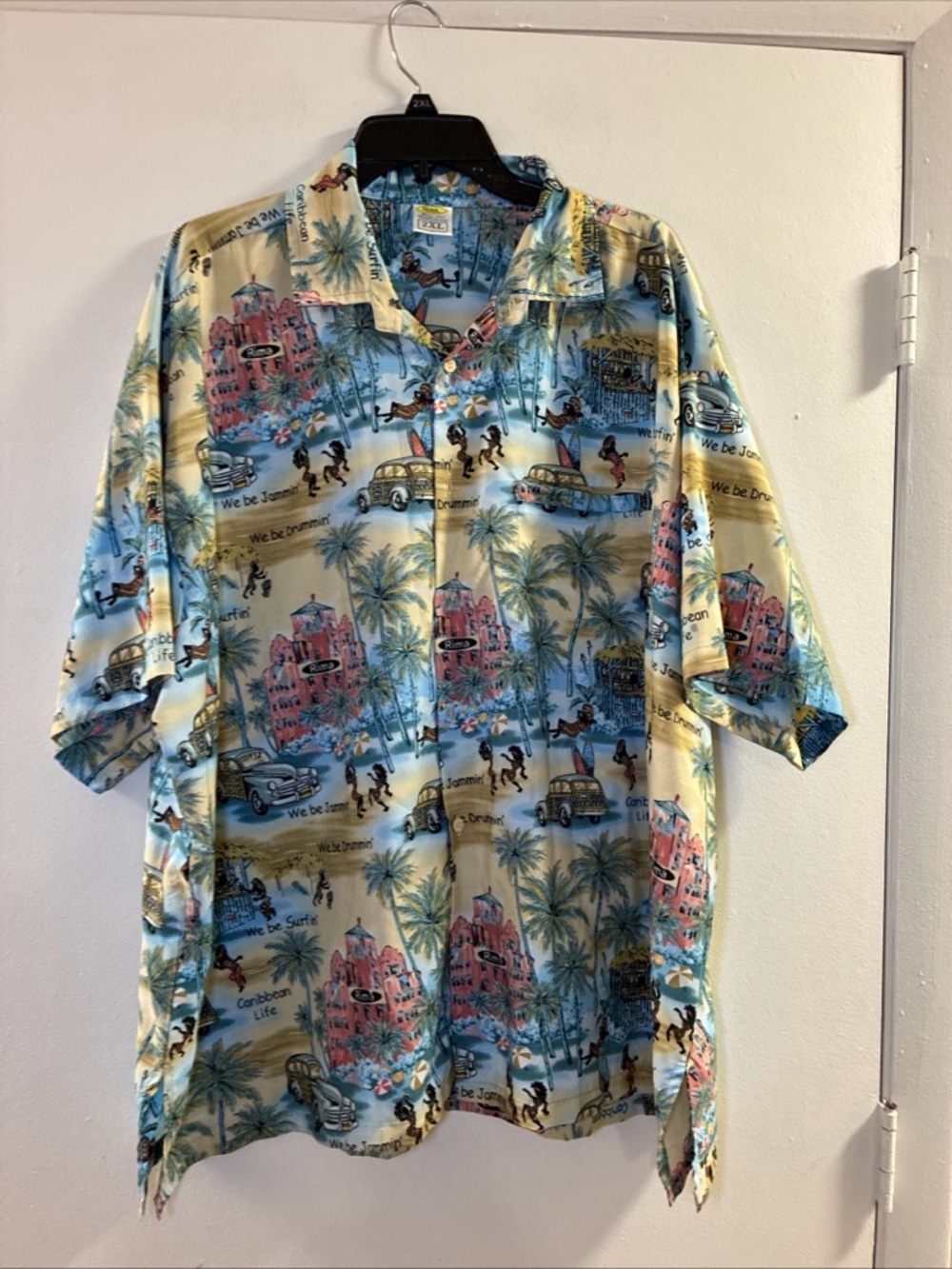 Vintage-Inspired Tropical Button-Down Shirt - Blue & Cream
